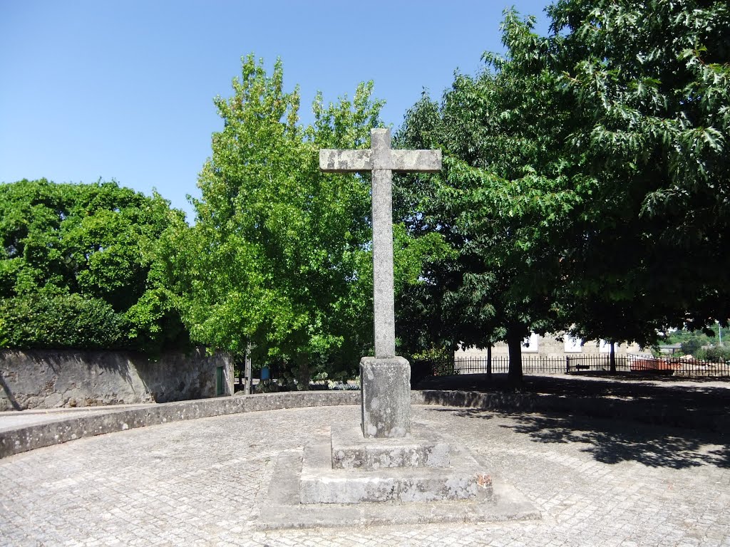 Cruzeiro da Igreja santa Cristina Couto S.Tirso by JoaquimRebelo