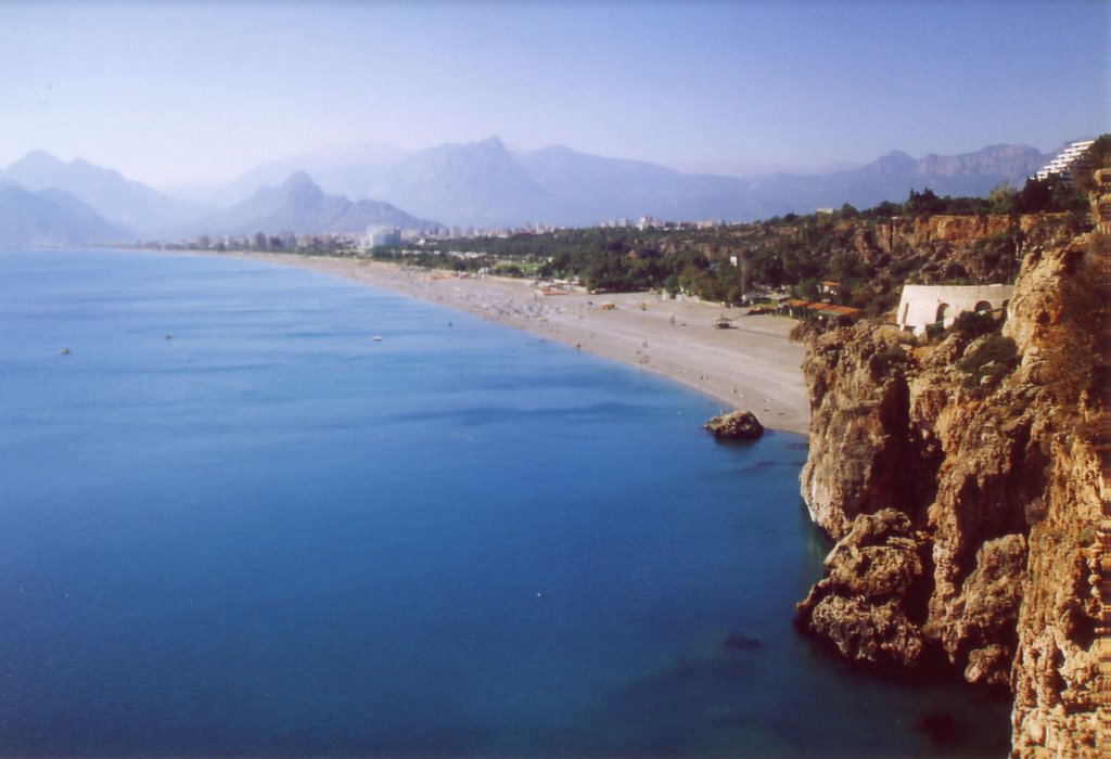 Aus der Steilküste wird Strand: Konyalti Beach by B.W.