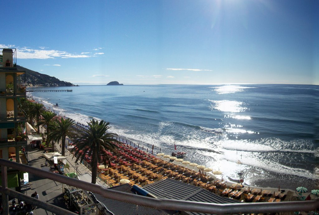 Alassio - Panoramica dall'Hotel Bel Sit (Ago 06) by Marco Fas.