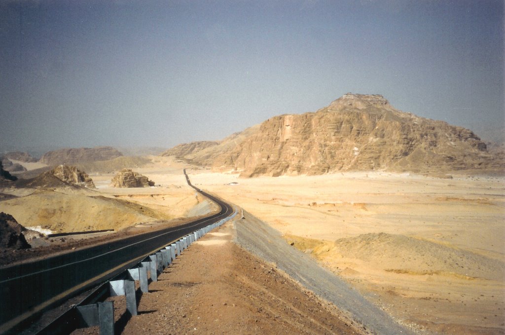 Auf dem Weg in die Wüste by graichen