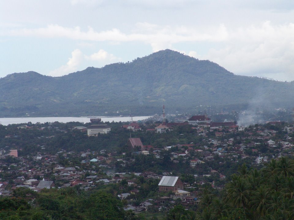 Manado city by Jusak Jonash