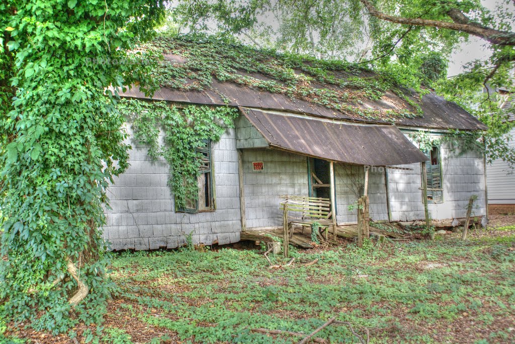 ABANDONED HOME MOORESVILLE ALABAMA by jennyferfaithhope