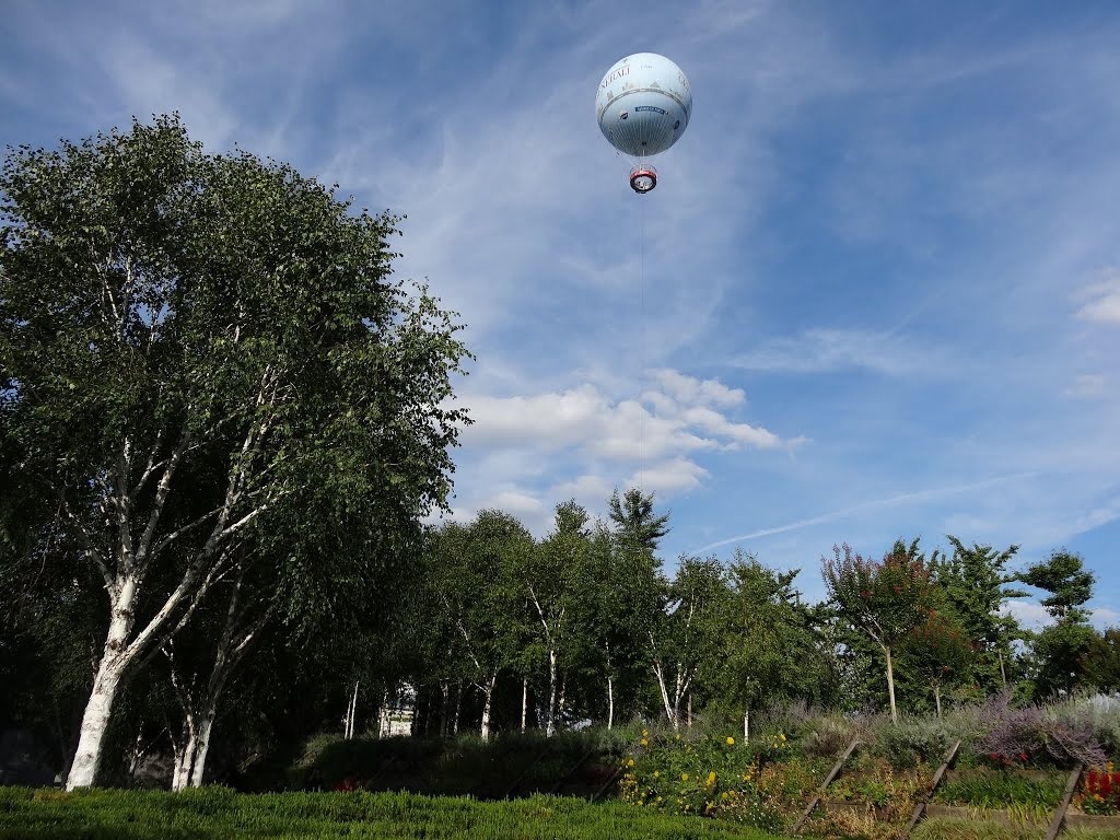 It could be somewhere else - if the ballon would not indicate that we are in Parc Citroen by we_ll_find_you