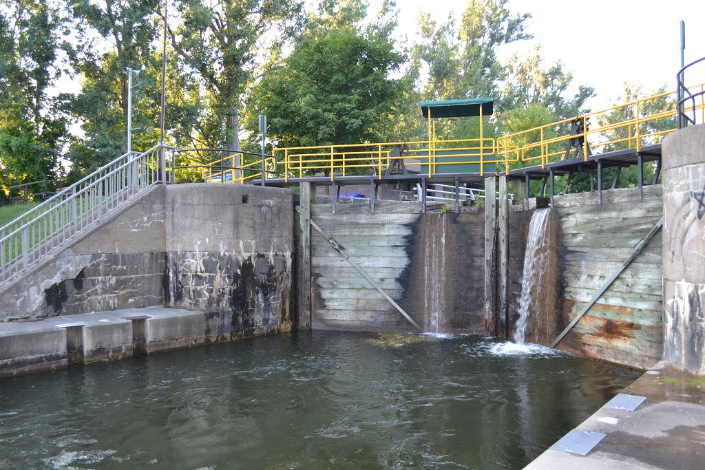 Ontario - Peterborough - Lock 20 by Jamie Cane