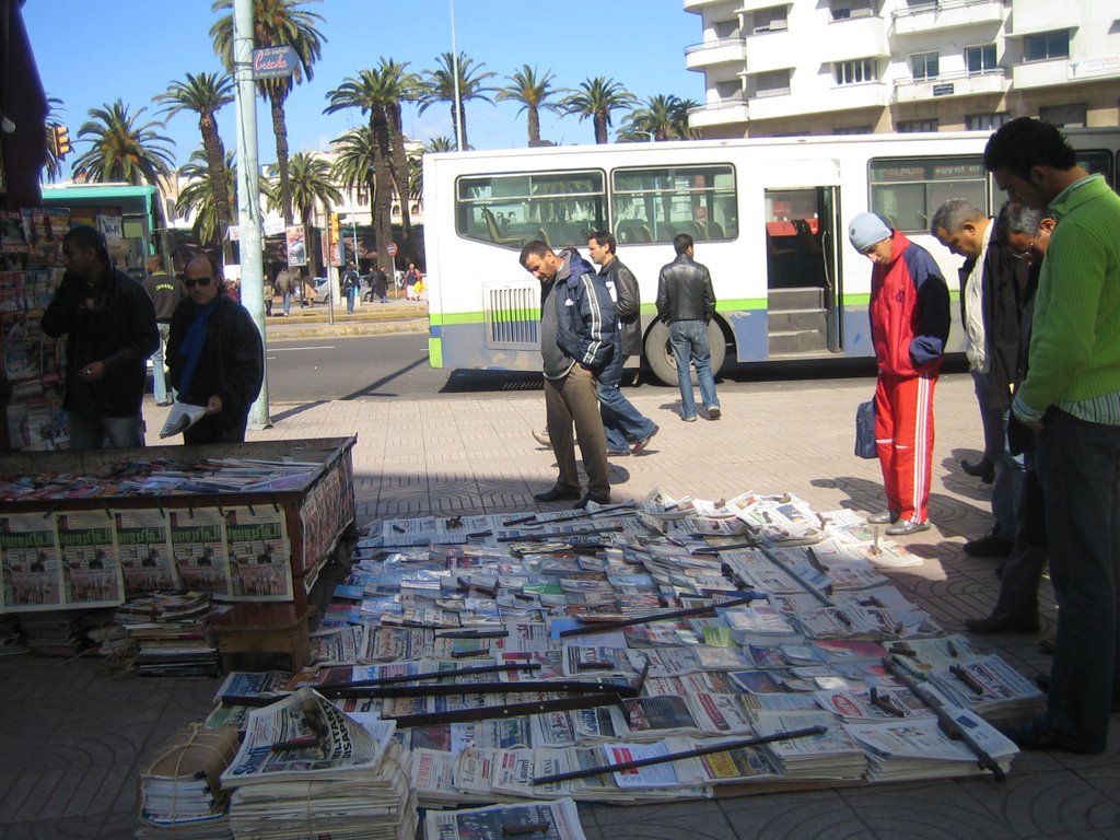 Marokko • Grand Casablanca • Casablanca-Anfa • vendeure de journeau by abbi fares