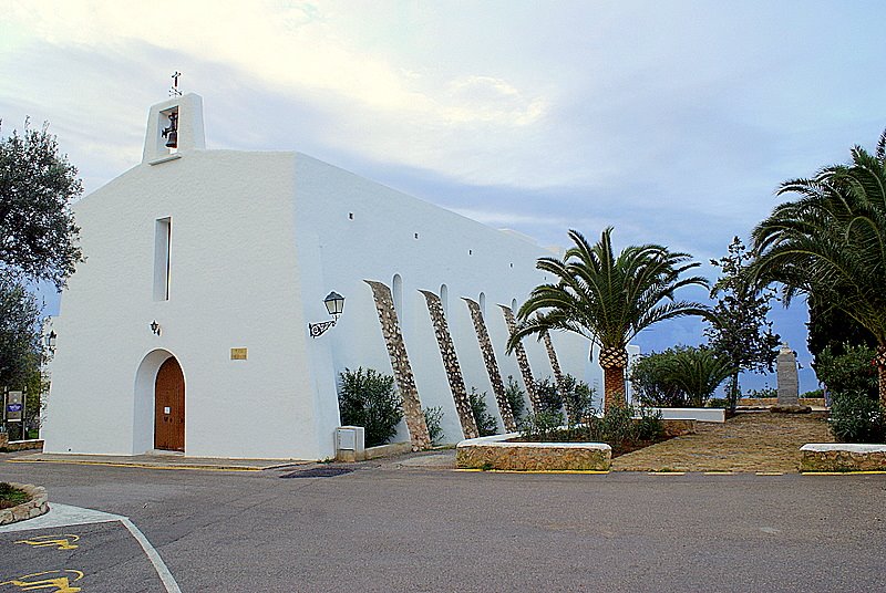 Iglesia de Es Cubells by Aishaka