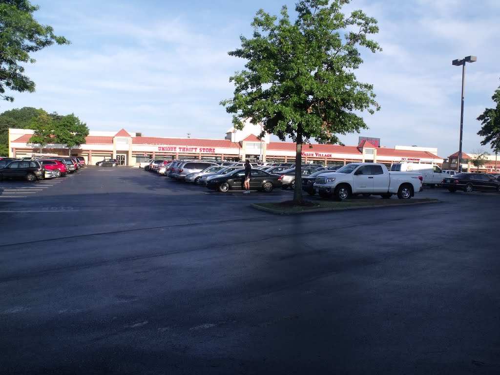 Thrift stores and parking lot by Abakwaboy