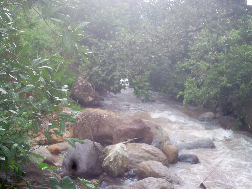 Rio de Coatomatitlan by Heri P. Salazar