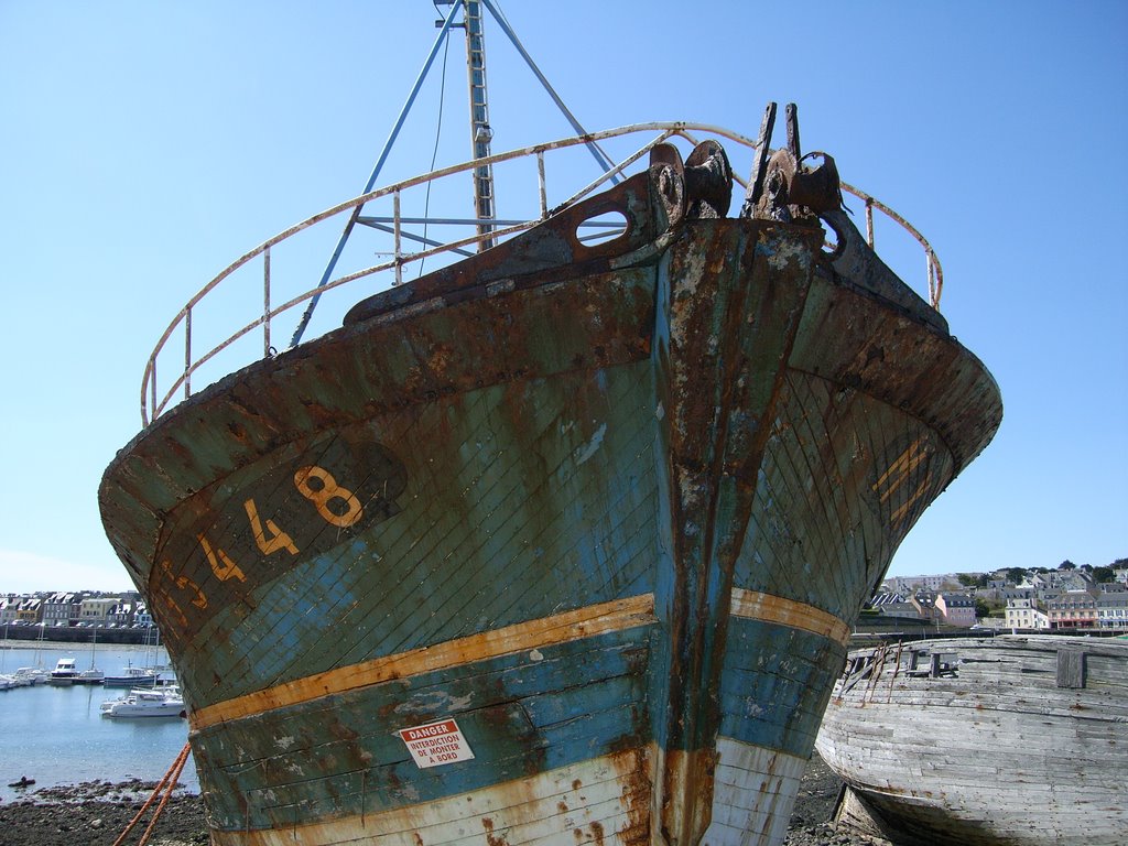 Old Wreck at Camaret by Gillian Holt