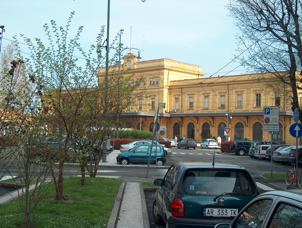 Modena Stazione Ferroviaria - Railway Station by Annelis