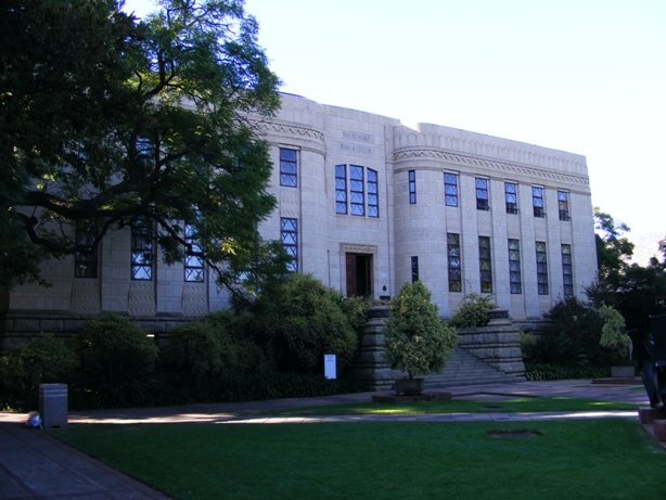 Merensky Library, U.P. Main Campus (Apr. 2008) by Falke=/\=