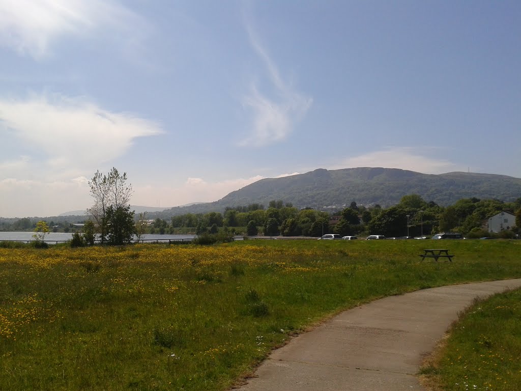 Cavehill from gideons green by fezojj