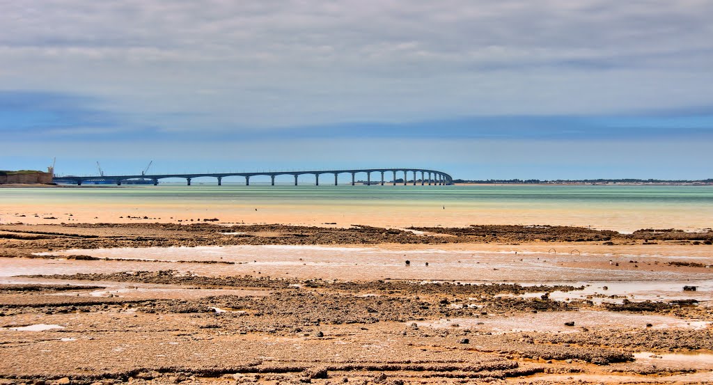 Pont de l'île de Ré by Flore62