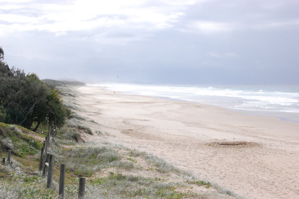 Coolum Beach by Geir Tovik