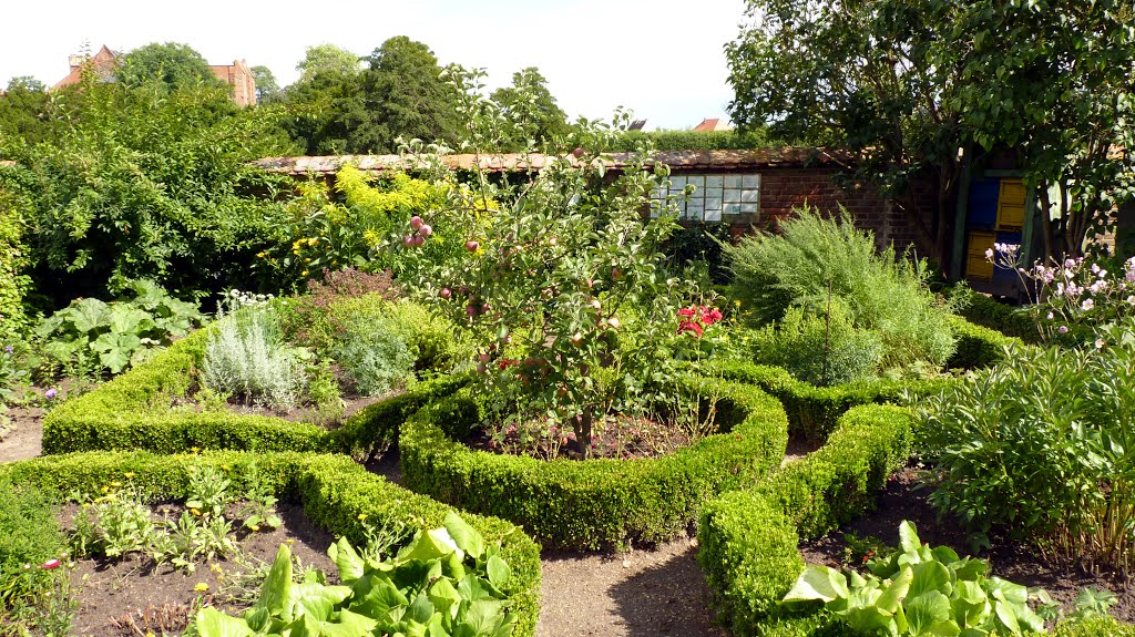 Bauerngarten im Museum Dargun by qualitaeter