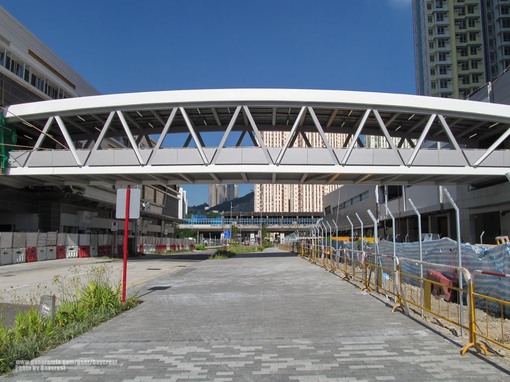 沐翠街 晴朗商場行人天橋 Footbridge at Ching Long Shopping Centre, Muk Chui Street by Baycrest