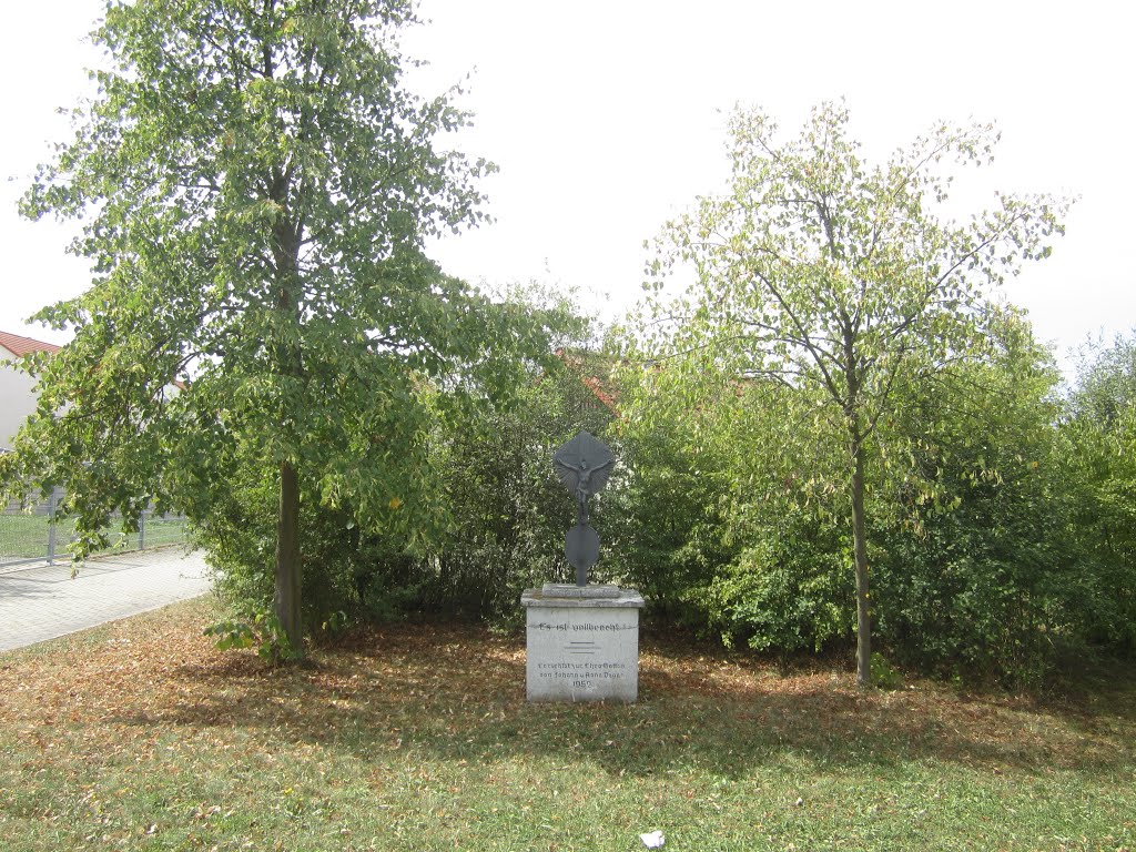 Wegkreuz am Eisweiher in Adelsdorf by Frankenfans