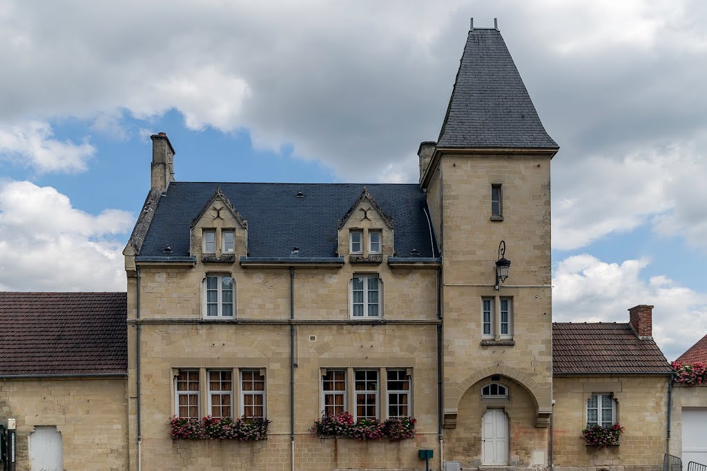 Ancien presbytère de Jouy-le-Comte by Berpiet