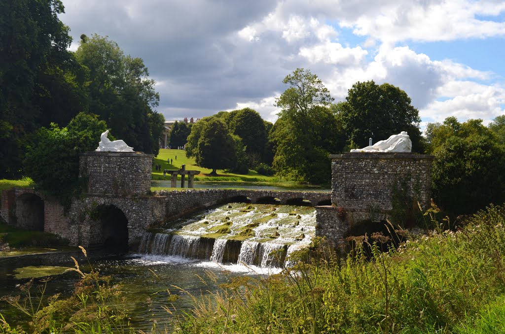 Cascade, West Wycombe Park by RobBobTun