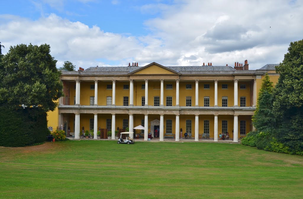 South Colonnade,West Wycombe Park by RobBobTun