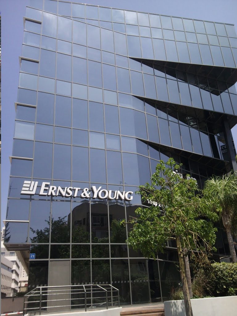 Ernst & young building by dvir419