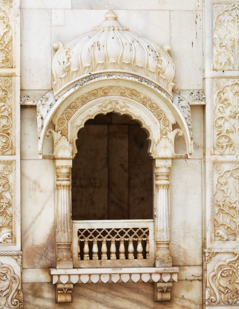 Karni Mata Temple (Temple of the Rats), Deshnok, Rajasthan by alexbunjes