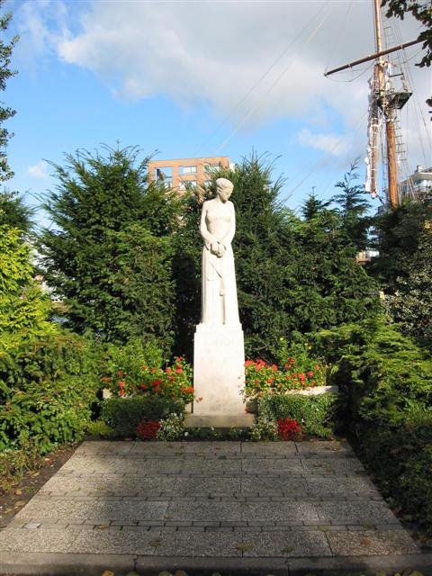 Oorlogsmonument by Jos Roozendaal