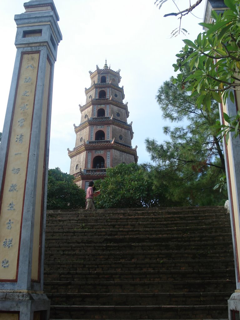 Thien Mu Pagoda by marcelo64