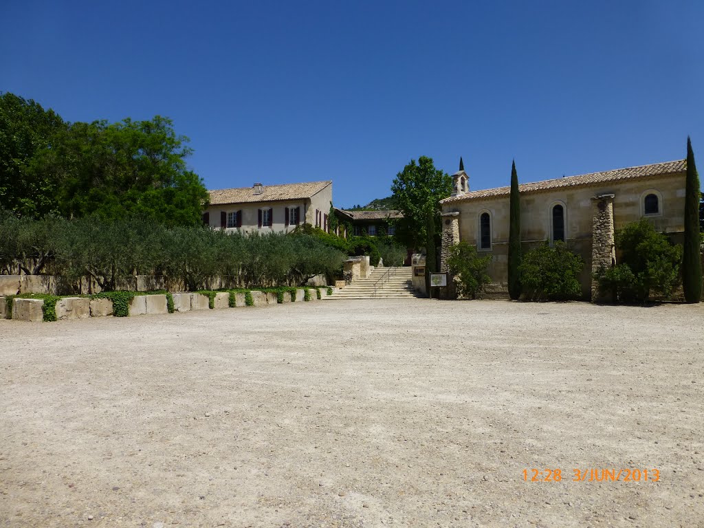 FRANÇA-Provence. Chateau d'Estoublon by Marilia Boos