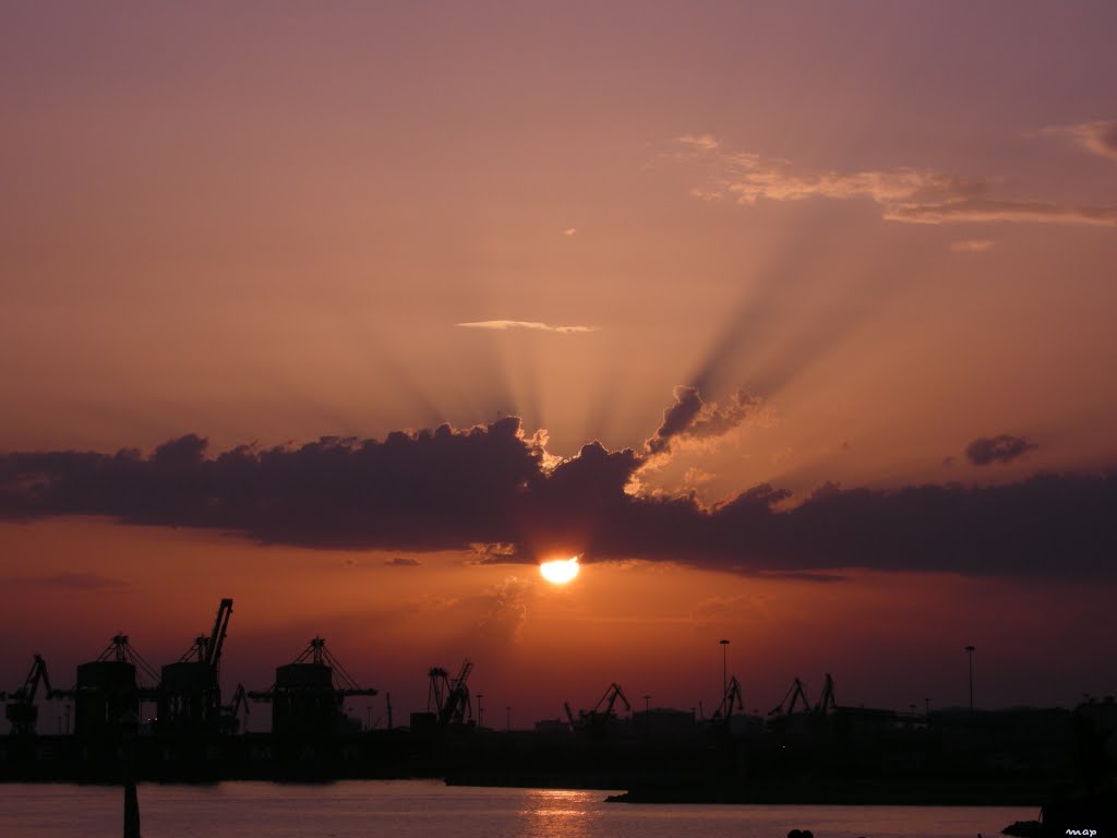 Taranto , tramonto by maxdan