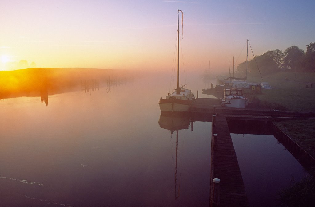 Mist over het reitdiep by Lieuwe H