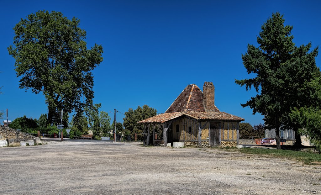 Maison traditionnelle de la Double - Aug 2013 by Mike Stuckey