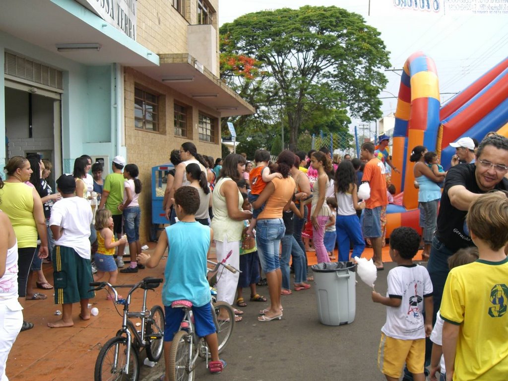 Festa das Crianças Realizada todo ano em Outubro pelo ministerio ARENA KIDS da Comunida Evangelica Sara Nossa Terra by josoel