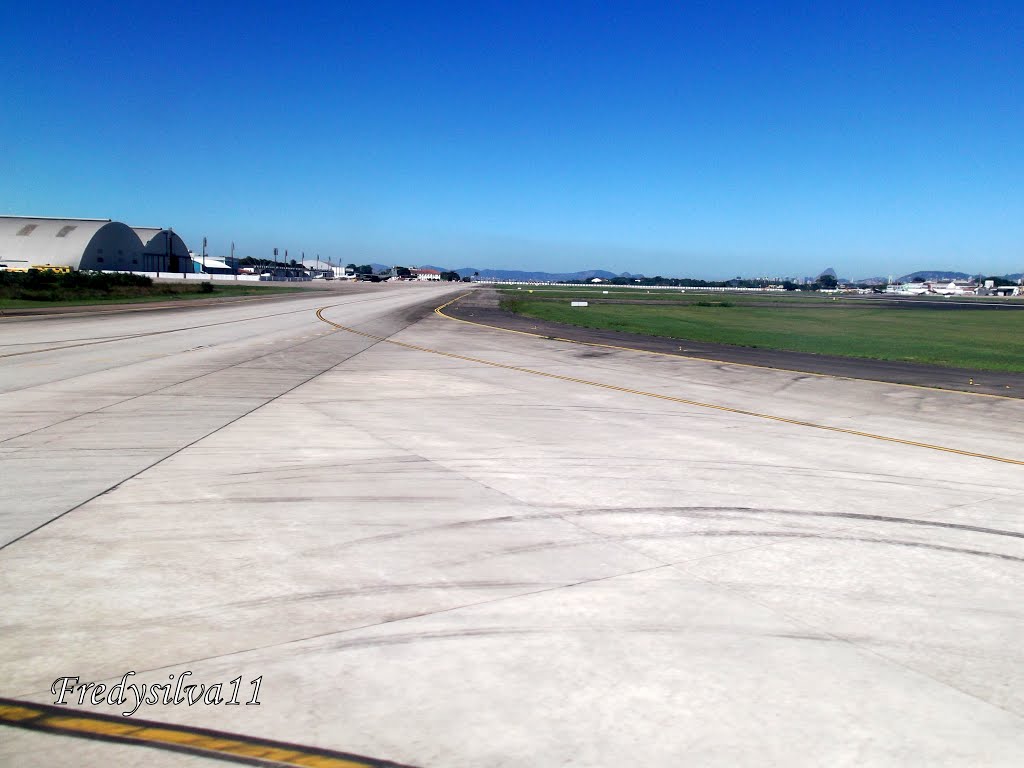 Vista Parcial do Aeroporto Internacional Antônio Carlos Jobim(Galeão)(GIG),Rio de Janeiro-RJ,Brasil. by fredysilva11