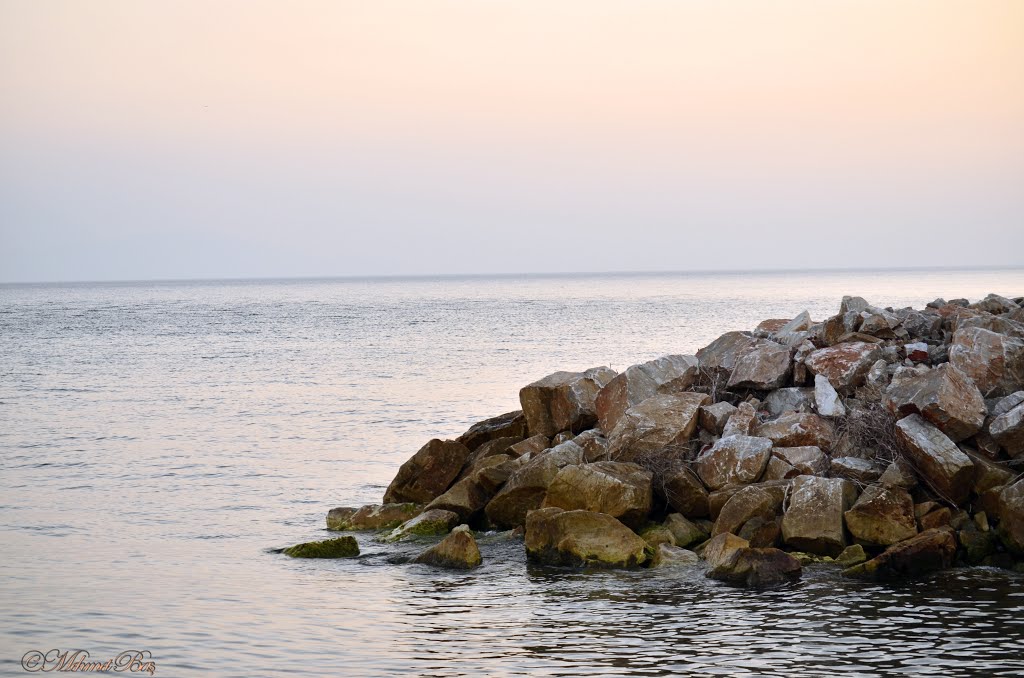 The tip of the breakwater where the Mıhlı Stream flows into the sea. by mehmet baş