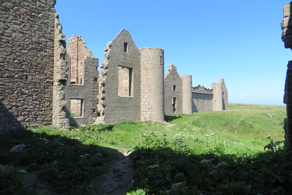 Slains Castle 06 by RobinBRose