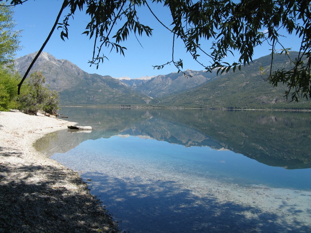 Puerto Patriada, Lago Epuyen - Chubut - 2008 - (Epuyen Lake) by eassi