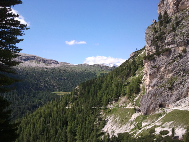 La galleria verso Forc. Col dei Bos, sullo sfondo il bianco della Marmolada by Mauro Gaspari