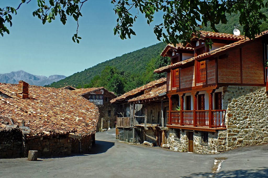 Tudes. Cantabria. by Valentín Enrique