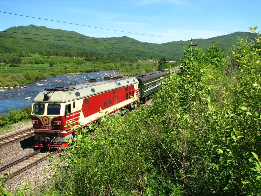 梧桐大弯道 客车k7064 by DF4-5086