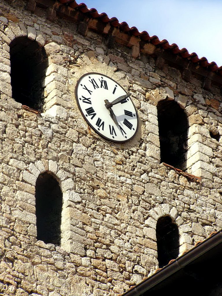 Reloj de la Basilica de Santa Maria del Conceyu, LLanes, Asturias by Antonio Alba