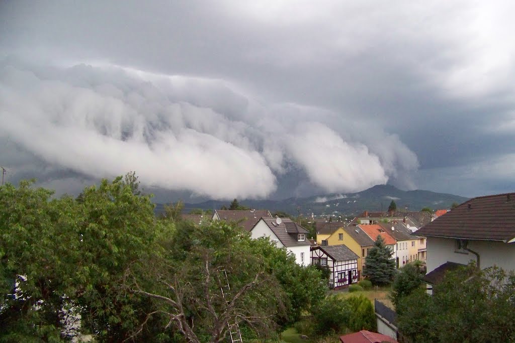 Unwetter über Siebengebirge by Luckyloon