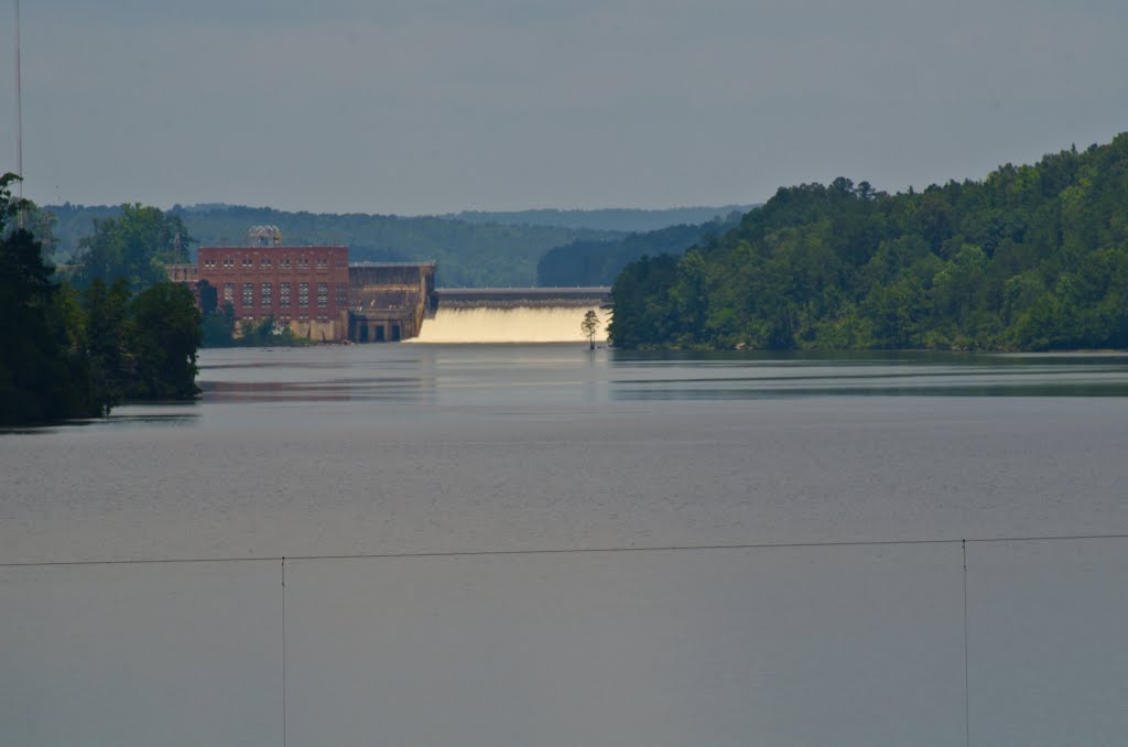 Overflowing Yates Dam by wmr36104