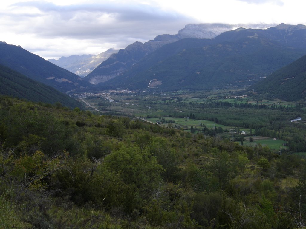 Comienzo del Valle de Tena by Jarlata