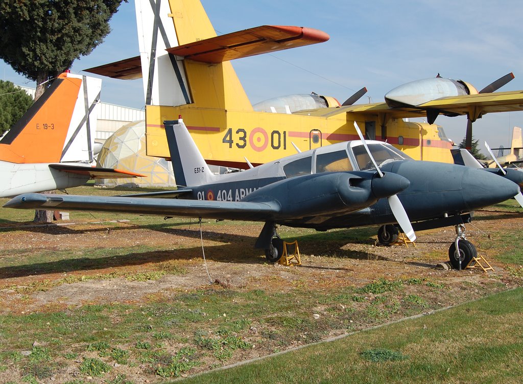 Piper PA-30-160 Twin Comanche by Alf2007