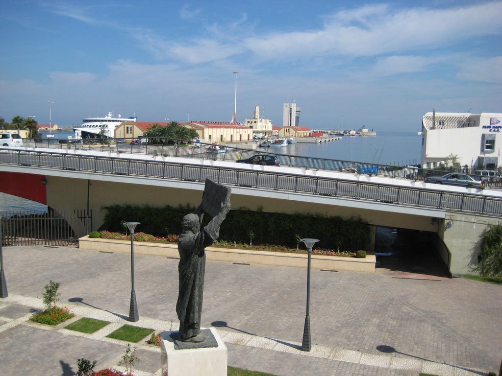 Bajada al puerto ESTATUA A EDRISSIS by Africa