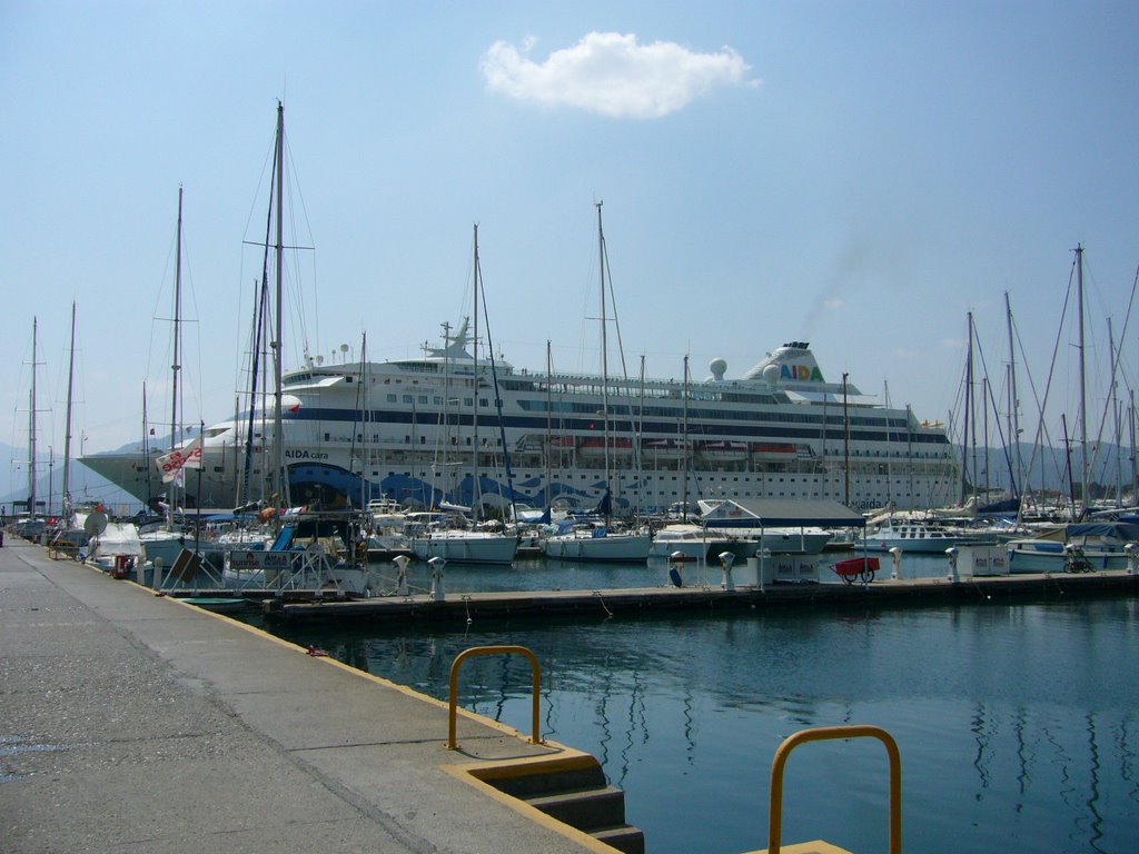 AIDA cara im Hafen by eni2605