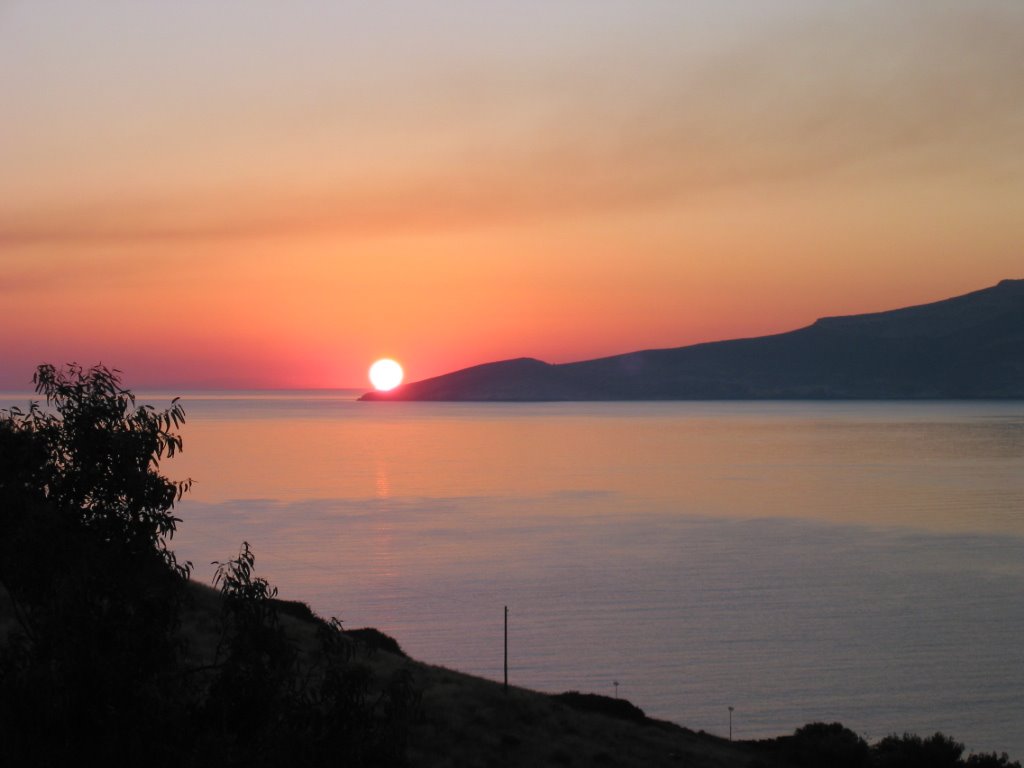 Perigiali Sunrise Makronisos by Giannis Villas