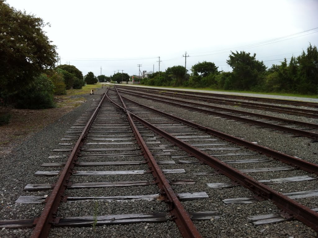 Radio Island Causeway railroad. Not in obvious use today. Aug 2013 by Mikeiamunion21