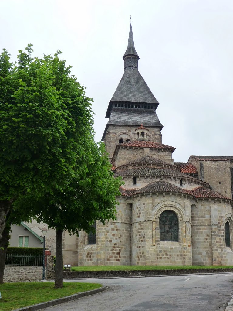 CHAMBON sur VOUEZE -03 - chevet de l 'abbatiale - by yoyodo17